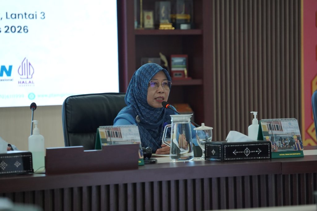 Sambutan Ibu Aini Kurniati pada In House Training SMAP di PT Air Minum Giri Menang.